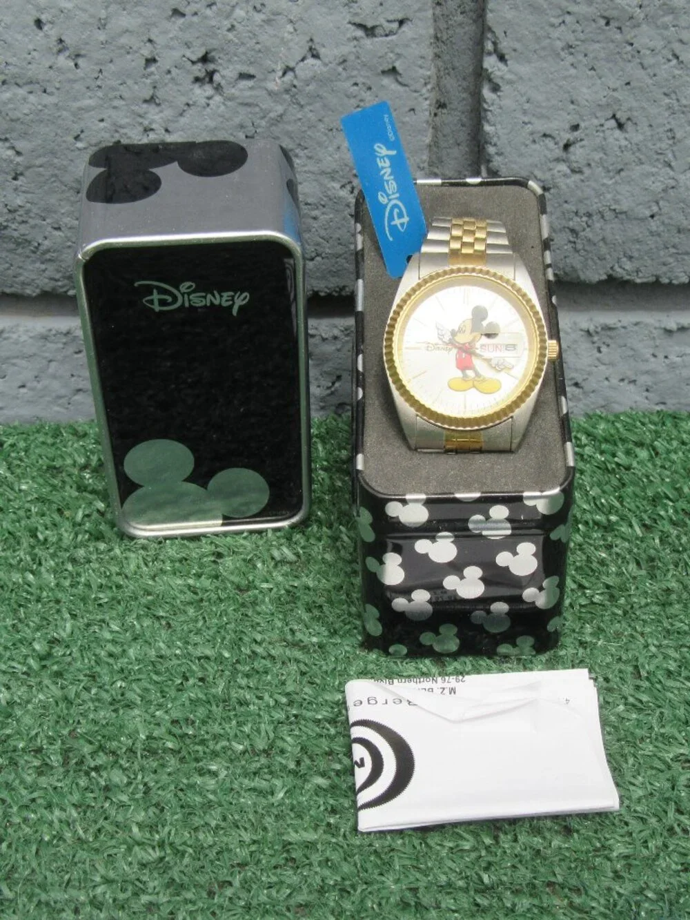 Brand New MZBerger Company Disney Mickey Mouse Wrist Watch MCK339 w/ Tin